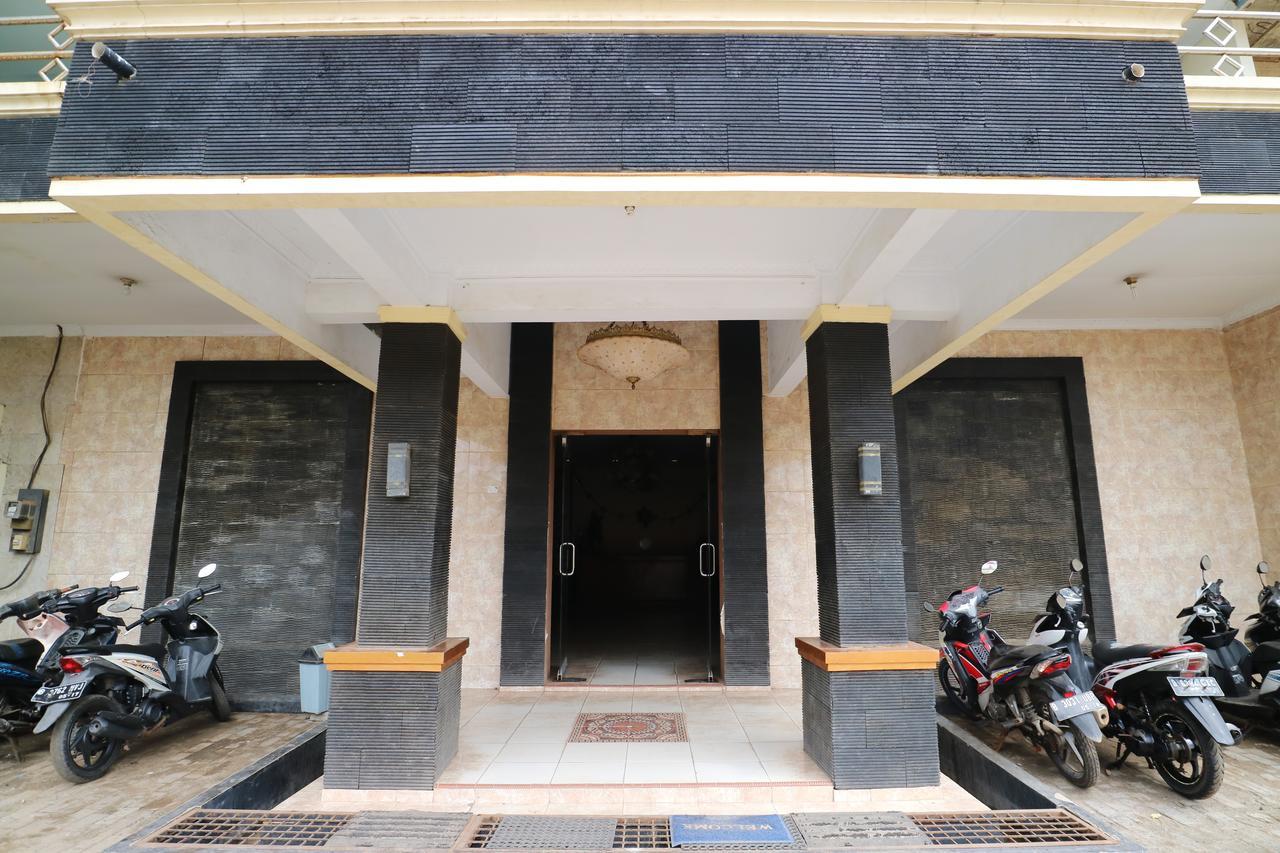 Hotel Ellysta Tangerang Exterior foto